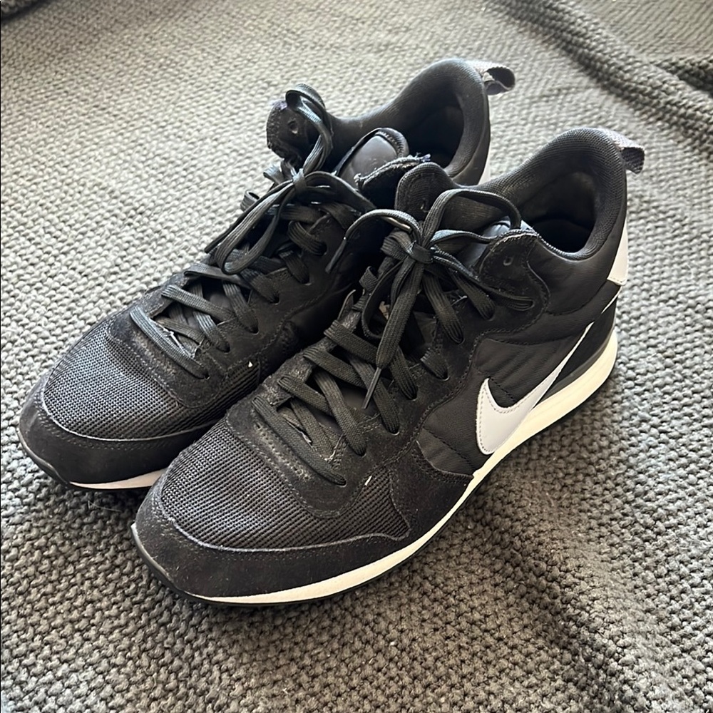 Nike Internationalist Men's Black Sneakers